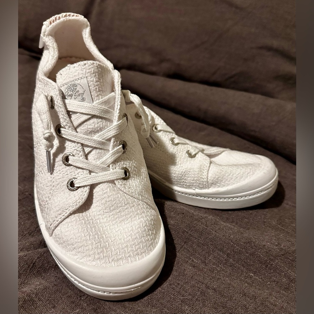 Roxy Women’s White Slip On Sneakers Like New Sz 9